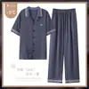2026 Novo Pijama Masculino de Verão Seda Gelada Manga Curta Calça Longa Estilo Fino Meninos Adolescentes Conjunto de Roupa de Casa para o Verão