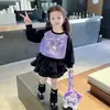 Conjunto de Roupa de Outono para Meninas: Nova Blusa de Moletom de Manga Longa, Saia Plissada Curta Infantil Estilosa para Primavera e Outono, Conjunto Casual de Duas Peças