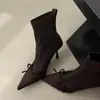 Primeiro Encontro com as Botas Curtas Satinadas com Laço de Bico Fino Estilo Francês Retrô para Mulheres, Novo Modelo Outono e Inverno, Versátil e Emagrecedoras com Elastano