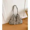 Bolsa de Ombro Único Feminina Novo Estilo Bolsa Tote de Lona Floral Feminina Grande Capacidade Bolsa de Axila Versátil para o Dia a Dia Toque de Luxo Bolsa Feminina