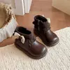 Botas de Felpa Cálidas de Cuero para Niñas Otoño Invierno Nuevas Botas Cortas de Princesa Estilo Lindo Infantil Versátiles Botas de Algodón Suela Suave Botas Antideslizantes