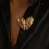Broche Coração de Metal Exagerado, Alfinete de Luxo Leve Estilo Ins, Broche com Design de Estrela do Mar Fogos de Artifício Flor, Itens Transfronteiriços em Estoque