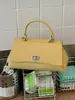 Estilo Coreano Alta Qualidade Textura Fashionável Versátil Portátil Bolsa para o Dia a Dia Mulheres 2026 Verão Nova Textura de Lichia Bolsa Transversal Pequena Quadrada