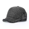 Nuevo sombrero Lei Feng cálido de otoño e invierno para hombre, adecuado para papás, sombrero casual para exteriores con forro de felpa engrosado para mediana edad y personas mayores, con protección para los oídos