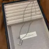 Colar Pingente Quadrado Zircônia Diamantada Super Brilhante, Corrente para Suéter com Pingente Liso Elegante de Nicho High-End, Corrente para Clavícula de Luxo Leve