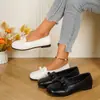 Zapatos de cuero de estilo británico de suela plana retro, mocasines plegables sin cordones para mujer, cómodos en colores negro y blanquecino
