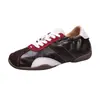 Zapatos deportivos casuales populares de nuevo estilo para mujer primavera y otoño 2026, versátiles zapatos de entrenamiento alemanes con tacón oculto, cómodos y no cansan los pies, zapatos de una sola pieza