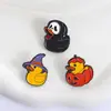 Broche de Calabaza Fantasma de Halloween de Dibujos Animados Pato Amarillo Pequeño Sombrero de Mago Insignia de Pato Adornos para Pines de Ropa Bolsas