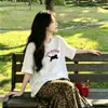 Nueva camiseta de verano coreana para mujer, cuello redondo, manga corta, estampada, corte holgado, adelgazante, top de algodón de manga media con hombros normales, transfronterizo