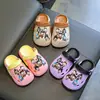 Zuecos infantiles de Nezha, pantuflas de dibujos animados lindas para niños y niñas, antideslizantes, resistentes al desgaste, transpirables, zapatos cerrados para el hogar