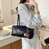 Bolsa de Axila Fresca Transfronteiriça Feminina 2026 Bolsa de Ombro Simples para o Trabalho Casual Bolsa Boston Almofada Bolsa Feminina