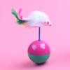 Venta al por mayor de juguetes interactivos de plumas para gatos y mascotas con forma de ratón y pelota de volteo