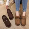 Sapatos de inverno quentes para mãe, novos, com pelúcia extra, mais grossos, estilo mocassim, sola macia, antiderrapante, fácil de calçar, moda versátil, sapatos de algodão para mulheres