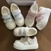 Tenis de suela gruesa con correas de velcro, zapatos blancos, nuevo estilo 2026, para niñas y mujeres jóvenes, mocasines lindos y casuales