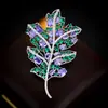 Broche de Folha de Luxo Leve Estilo Francês de Alta Qualidade, Design de Nicho de Luxo de Alta Qualidade, Acessório Versátil para o Dia a Dia para Homens e Mulheres