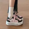 Zapatillas blancas de estilo retro americano con estampado de estrellas rosas y negras para mujer, nueva colección otoño 2026, modernas y versátiles, ligeras, perfectas para estudiantes