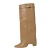 Botas femininas de comércio exterior transfronteiriço com bico fino, cano largo, fivela de metal reta, botas de comprimento médio, tamanho grande, salto grosso, botas femininas estilo calça