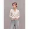 Suéter de punto liso, estilo francés, cuello en V suave, corte ajustado para mujer, colección 2026