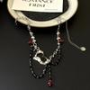 Collar de la serie Mariposa Sanguinaria, de industria pesada, con cadena de costura de circonita roja perlada, cadena de clavícula de lujo ligera y de nicho de alta calidad que combina con todo.