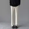 Colección Otoño 2026: Pantalones casuales de corte recto y caída fluida, resistentes a las arrugas, adecuados para un estilo business casual y para el uso diario, y diseñados para crear un efecto adelgazante para hombres.