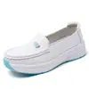 Suministrados directamente por el fabricante, zapatos de enfermera de malla transpirable para mujer, zapatos cómodos sin cordones, antideslizantes, resistentes al olor, cómodos para el trabajo