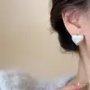 Brincos de Coração Minimalistas para Mulheres, Brincos Elegantes Versáteis da Moda com Design de Nicho, Brincos Trendy de Celebridade da Internet
