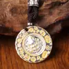 Colgante Estilo Antiguo Dorado Pintado Dios Dorado de la Riqueza con Palabras Auspiciosas, Colgante Estilo Chino para Hombres y Mujeres, Regalo de Vacaciones para Parejas, Regalo Pequeño, Adorno de Paz y Buena Fortuna