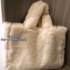 Bolsa Tote Macia Portátil Feminina Outono e Inverno 2024 Nova Fofa Peluda Grande Capacidade Bolsa de Ombro Bolsa Mao Mao