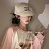 Galleta de Crema 2025 Nuevo Estilo Coreano Estilo Japonés Vintage Pequeño Tiburón Carta Bordada Gorra de Béisbol Cabeza Grande de Mujer