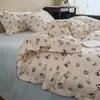 Juego de ropa de cama de cuatro piezas estilo Ins, fresco y sencillo, de doble capa de gasa 100% algodón, con ribete de encaje denso, funda de edredón y sábana de algodón puro para dormitorios de estudiantes