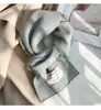 Versión coreana de la nueva bufanda de lana tejida de invierno para mujer, bufanda cálida gruesa de color liso, bufanda para estudiante, fabricantes al por mayor