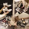 2026 Nuevo Estilo de Verano Impresionantemente Hermosos y Cómodos Zapatos Mary Jane, Versátiles de Estilo Francés Tacón Grueso Moño Zapatos de Tacón Alto Brillantes Individuales