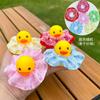 Accesorios de Patito Amarillo para Juego Acuático Transfronterizo, Decoración de Sombrero y Bufanda de Ganso Blanco Grande, Set de Regalo Hecho a Mano de Té con Leche de Limón