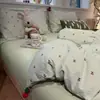Conjunto de Quatro Peças de Algodão Kapok Fofo com Pompons Novo Estilo Primavera e Verão Cama de Estudante Conjunto de Fronhas para Edredom Floral Fresco e Fofo