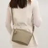 Bolsa feminina de alta qualidade para o verão 2026, bolsa tipo balde de grande capacidade para o dia a dia, bolsa de ombro e transversal versátil e estilosa