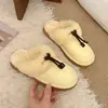 2026 Nuevas Zapatillas de Felpa Cómodas con Suela Gruesa, para Ponerse Fácilmente, Peludas, para Mujer, Moda para Usar al Aire Libre, con Borla, Cálidas, de Punta Cerrada, de Algodón