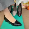 Sapatilhas Femininas com Padrão Trançado 2026 Outono Novo Superfície Macia Solado Macio Confortável Raso Moda Feminina Bico Fino Salto Grosso Sapatos de Couro