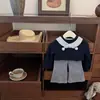 ¡NingliQuédatelo para ti! Camiseta súper linda con lazo floral para niñas en otoño, atuendo elegante con pantalones ligeramente acampanados para pequeñas supermodelos