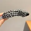 Grampo de Cabelo Banana Grande Elegante Plissado para Fixação de Rabo de Cavalo Alto, Grampo Torcido, Grampo de Cabelo de Cetim, Acessório de Cabelo Feminino