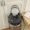 Bolsa Feminina 2026 Nova Bolsa de Mão Vintage, Bolsa de Ombro Único de Luxo Leve Nicho de Alta Qualidade, Bolsa Tote para o Trabalho
