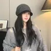 Chapéu gorro listrado retrô estiloso, novo modelo outono e inverno, unissex, aba larga, proteção solar, versátil, faz o rosto parecer menor, chapéu estilo boné