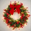 Decoración navideña estilo americano transfronteriza de Amazon, corona grande de piñas con bayas rojas artificiales y hojas de eucalipto para colgar en la puerta y como accesorios para escaparates