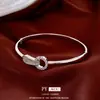 Pulsera con Hebilla Redonda Hueca Chapada en Oro Real de 18K, Pulsera de Moda Simple y de Alta Gama, Joyería Casual y Versátil para Mujeres