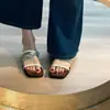 Primeiro Encontro com os Chinelos de Salto Anabela Estilo Francês para Mulheres, Novo Design Verão 2025, Estilo de Nicho, Adequado para Usar com Saias, Sandálias de Solado Grosso