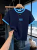 Estilo Popular de Verano: Camiseta de Manga Corta para Mujer con Hombros Normales, Cuello Redondo, Algodón Puro, Bloques de Color, Diseño Único, Top Moderno y de Moda
