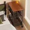Alternativa pequeña y sencilla de mesita de noche, adecuada para dormitorios del hogar, un estante de almacenamiento móvil junto a la cama y un gabinete de noche con cajones