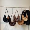 Bolso Mensajero Niche para Mujer 2024 Nuevo Superficie Suave Esmerilado Bolso de Hombro Moda Estilo Occidental Viajero Sobaco Dumpling Bag Trendy