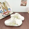 Novidade Verão e Primavera 2026 Estilo Ins Coreano Retro Chinelos Slip-On de Solado Macio com Elevação Interna de Altura e Bico Fechado