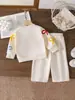 Outono 2025 Pronto para Vestir Meninas Estilo Casual Fofo Moletom de Manga Longa Damasco Decorado com Laço + Calça