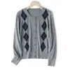 Cárdigan de punto intarsia con patrón de diamantes en bloques de color serie Miu Time Notes, Top de lana con cuello redondo estilo universitario lavable a máquina